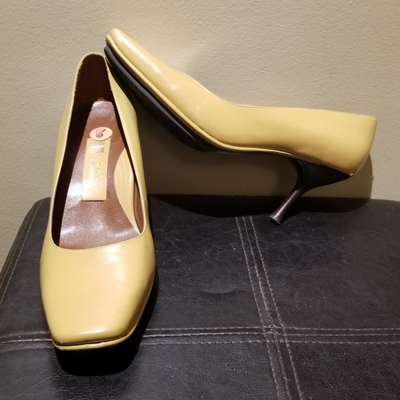 New AEROSOLES SIGNATURE Leather Heels (Size 8B) - Picture 10 of 16
